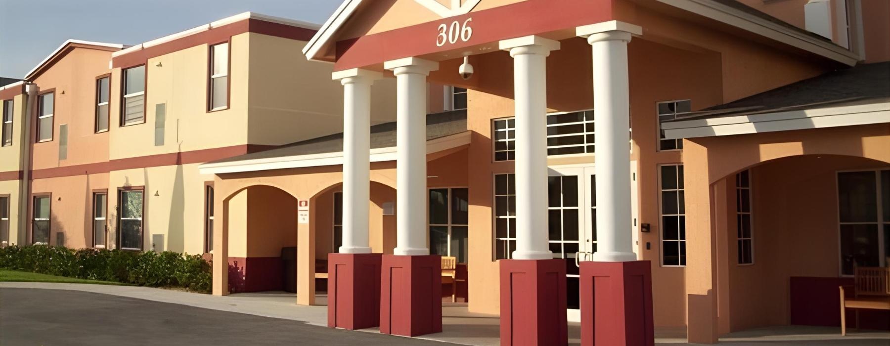 a building with pillars
